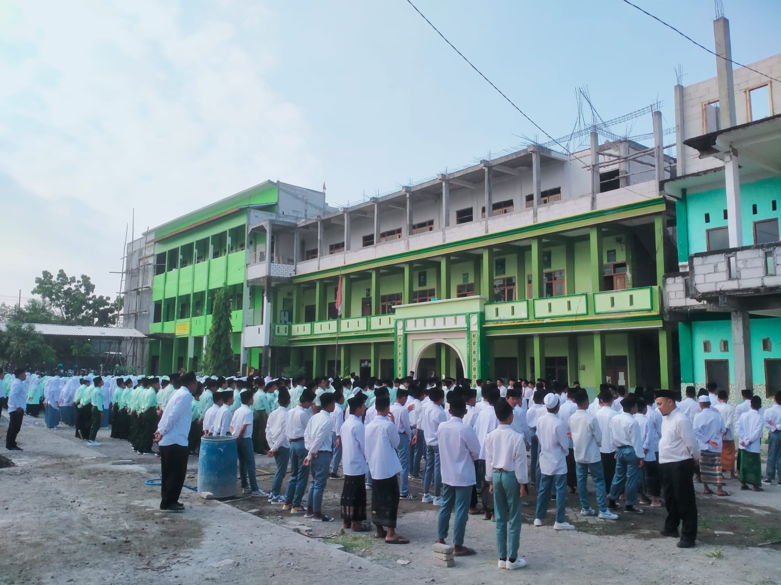 Gedung Madrasah Aliyah Ma'arif NU Nguwok Lamongan